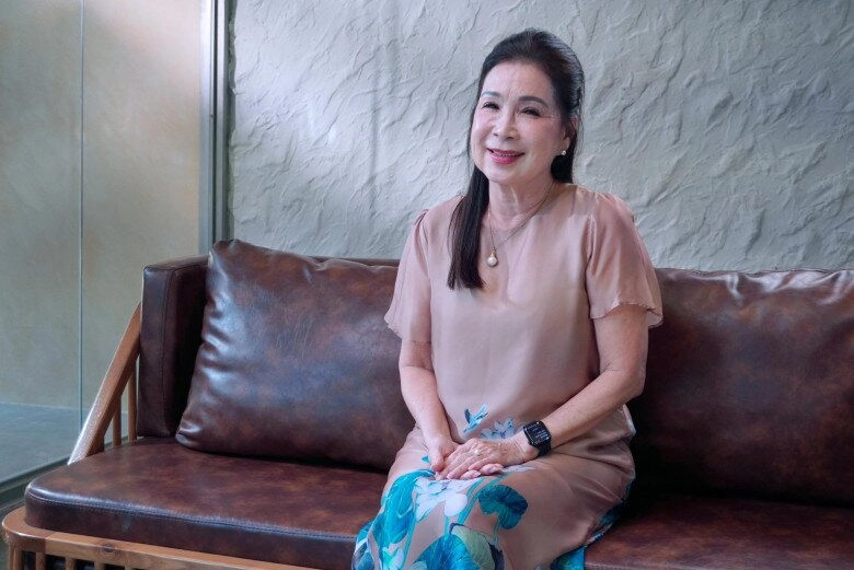 Nsnd hiếm hoi tham gia diễu hành mừng đại lễ là mỹ nhân sân khấu một thời u70 trẻ trung được ông xã yêu chiều - 6