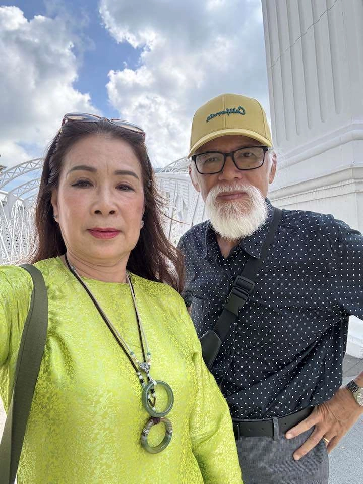 Nsnd hiếm hoi tham gia diễu hành mừng đại lễ là mỹ nhân sân khấu một thời u70 trẻ trung được ông xã yêu chiều - 7