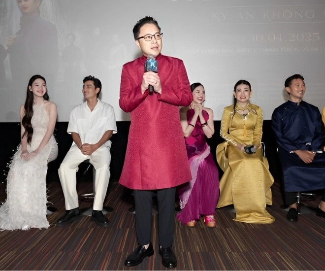 Nsnd mỹ uyên buồn vì đạo diễn victor vũ không pr mình nghẹn ngào rơi nước mắt ngay tại rạp - 1