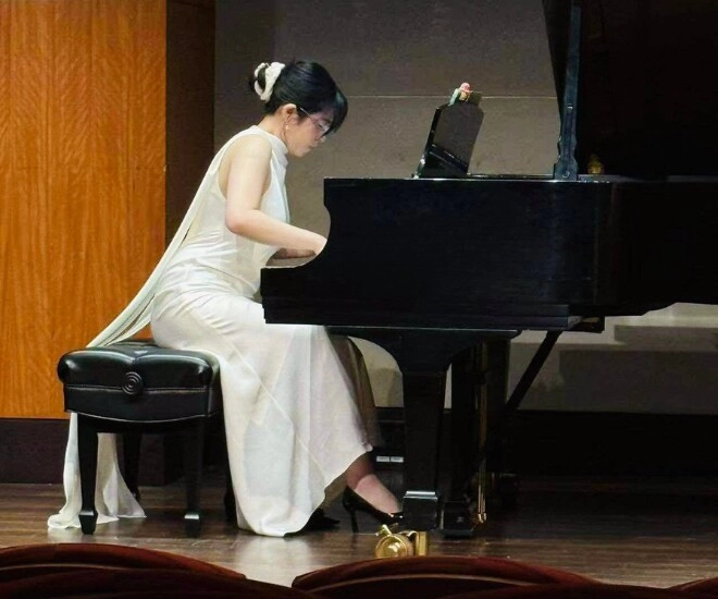 Nsnd thanh lam tự hào khoe con riêng của chồng ái nữ bác sĩ tiến hùng xinh lung linh đọ dáng bên mẹ diva - 5