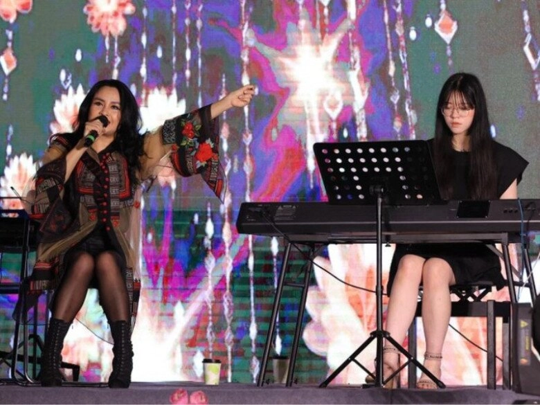 Nsnd thanh lam tự hào khoe con riêng của chồng ái nữ bác sĩ tiến hùng xinh lung linh đọ dáng bên mẹ diva - 8