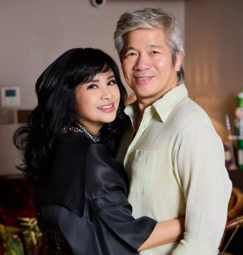 Nsnd thanh lam tự hào khoe con riêng của chồng ái nữ bác sĩ tiến hùng xinh lung linh đọ dáng bên mẹ diva - 11