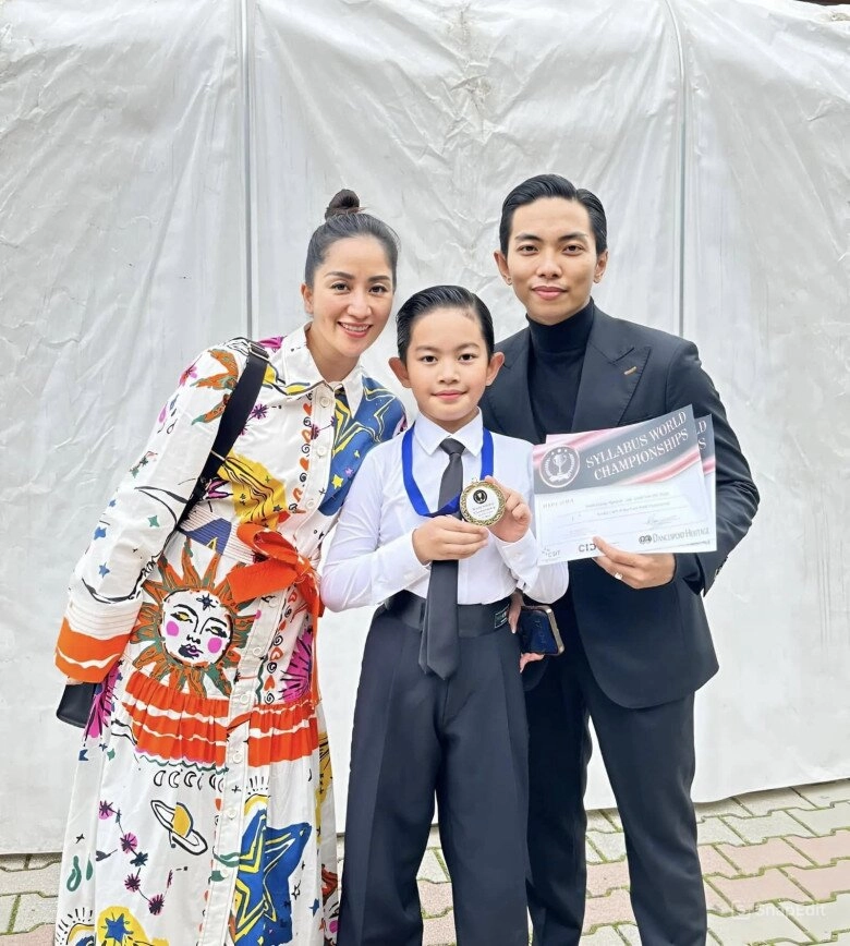 Nsnd trần ly ly và khánh thi đối thủ một thời nay người làm chủ tịch người viên mãn bên chồng kém tuổi - 7