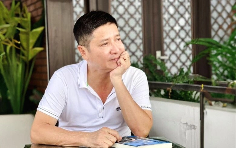 Nsưt chí trung đưa con trai đến viếng ông hoàng nam tiến hàng người dài dằng dặc giàn giụa nước mắt - 3