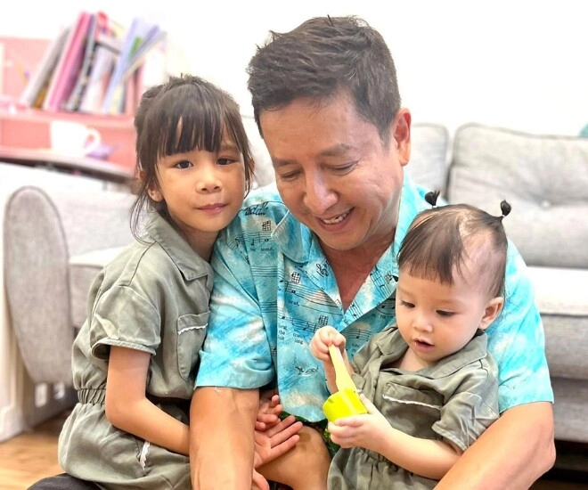 Nsưt chí trung không ở chung với con vẫn sang nhà thăm cháu nội làm ông vụng về phải xin lỗi tiểu công chúa - 1