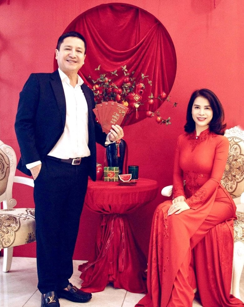 Nsưt chí trung lên tiếng khi bị hỏi chuyện có thêm con bế bồng cháu ngoại của bạn gái kém 17 tuổi - 5