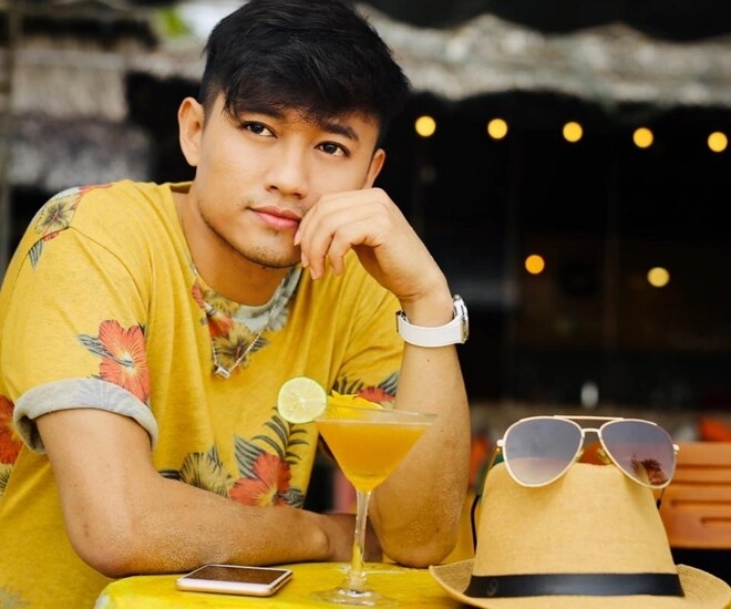Nsưt quý bình nam thần màn ảnh từng đi chở rơm thuê đau lòng khi bị trường giang cướp sóng để cầu hôn vợ - 1