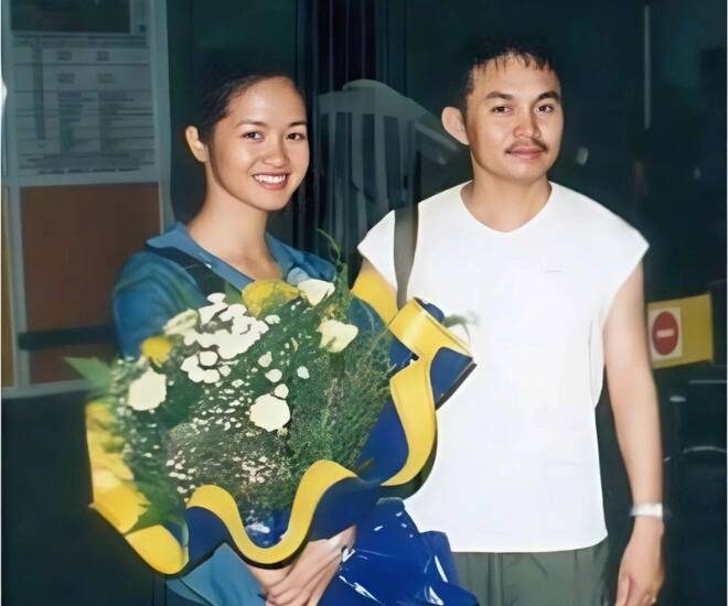 Nsưt xuân hinh khoe ảnh thời sung sức thì nghèo phong độ ngời ngời thân mật với gái xinh hóa ra là diva hàng đầu - 1