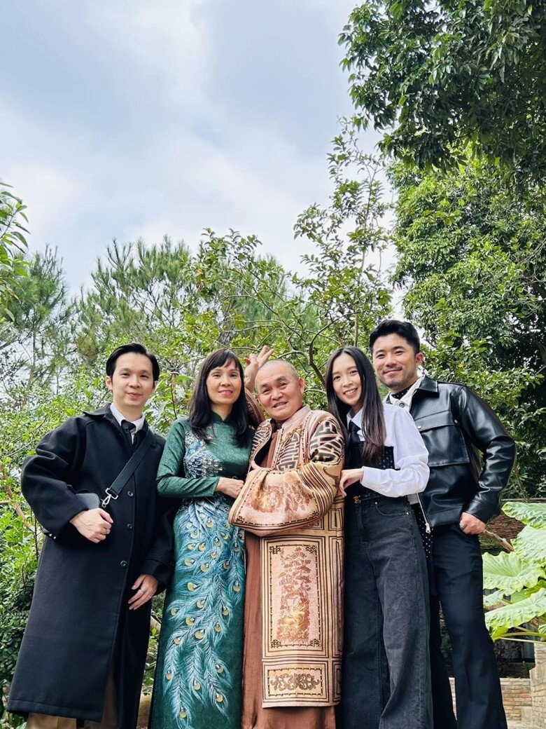 Nsưt xuân hinh khoe ảnh thời sung sức thì nghèo phong độ ngời ngời thân mật với gái xinh hóa ra là diva hàng đầu - 8