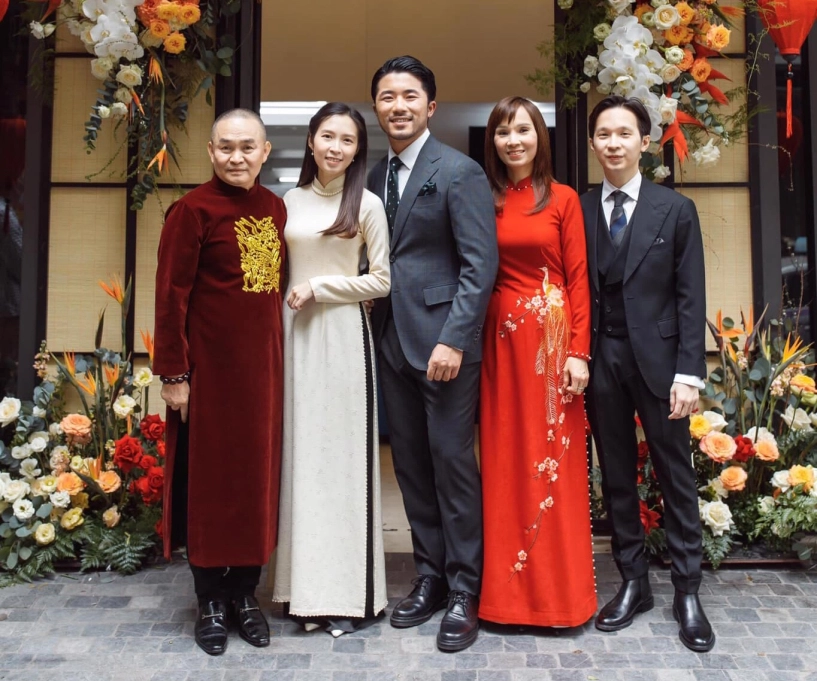 Nsưt xuân hinh mừng đầy tháng cháu ngoại trong cơ ngơi chục tỷ khoe cảnh cùng ông bà sui gia bế bồng cục vàng - 8