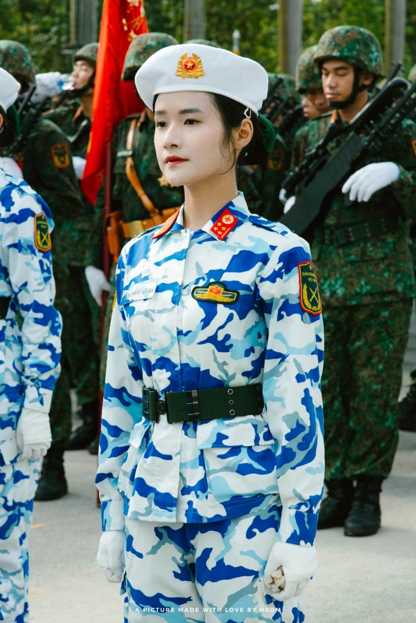 Nữ chiến sĩ khối quân y đốn tim với nhan sắc ngọt ngào - 1