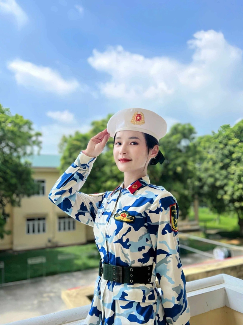 Nữ chiến sĩ khối quân y đốn tim với nhan sắc ngọt ngào - 2