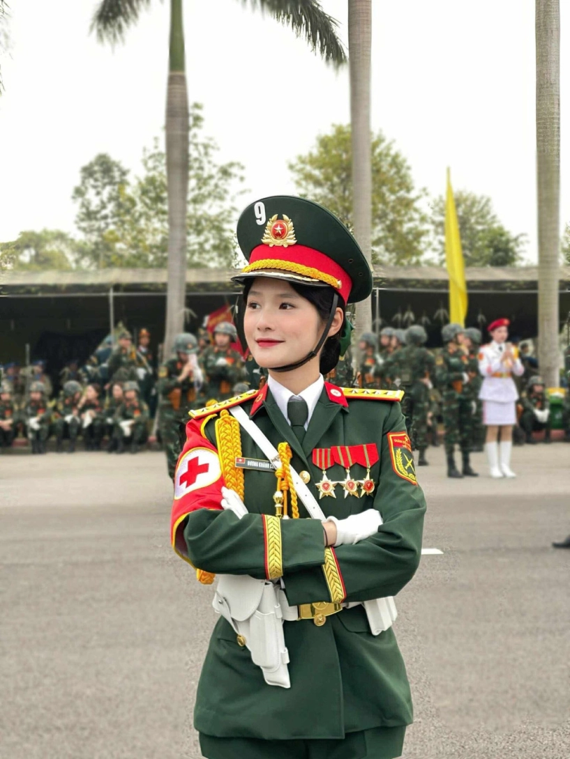 Nữ chiến sĩ khối quân y đốn tim với nhan sắc ngọt ngào - 3
