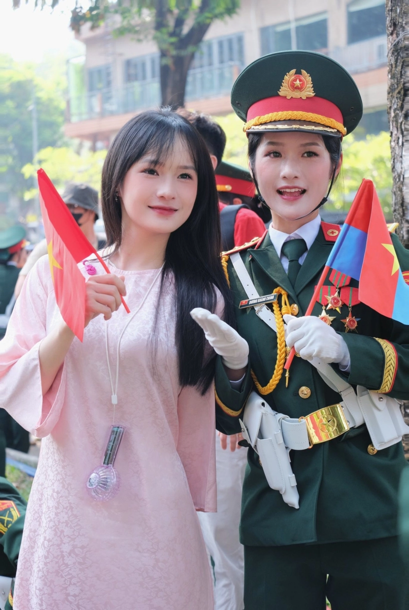 Nữ chiến sĩ khối quân y đốn tim với nhan sắc ngọt ngào - 6