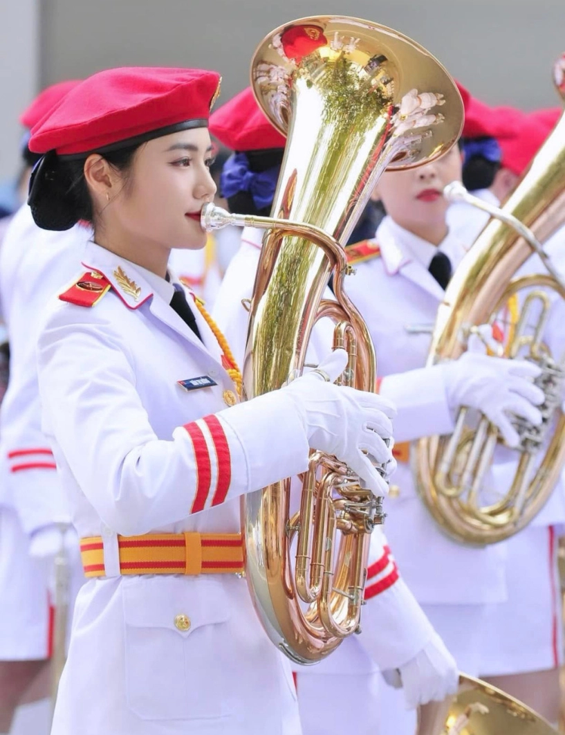Nữ chiến sĩ quân nhạc quê bắc giang đang gây sốt trong khối diễu binh 304 là ai - 2