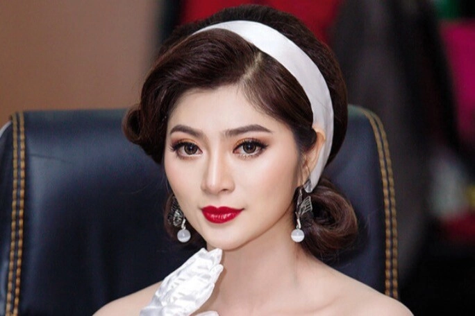 Nữ chủ tịch là mẹ đơn thân 13 tuổi đi làm thuê vươn lên thành phú bà showbiz việt 2 lần bị mất vàng - 1