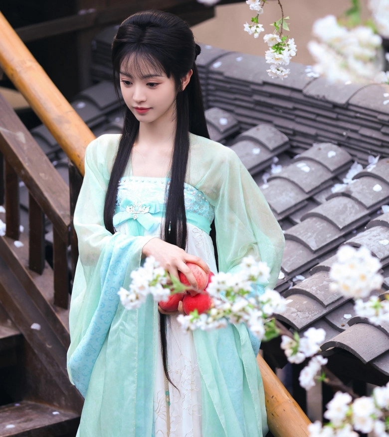Nữ diễn viên khổ nhất thế giới nhan sắc khủng hút 42 triệu lượt xem nhưng ai đóng cặp cũng vướng bê bối - 9