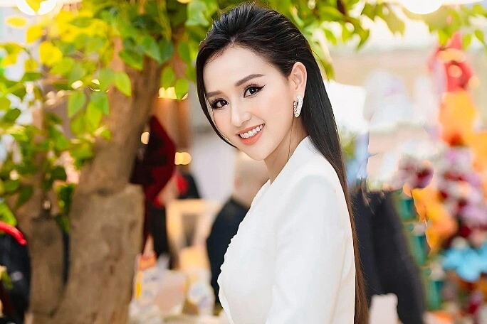 Nữ diễn viên vtv có họ hiếm được mệnh danh người đẹp thế kỷ 21 bỏ nghề về làm chủ chuỗi siêu thị ở nhà 60 tỷ - 1