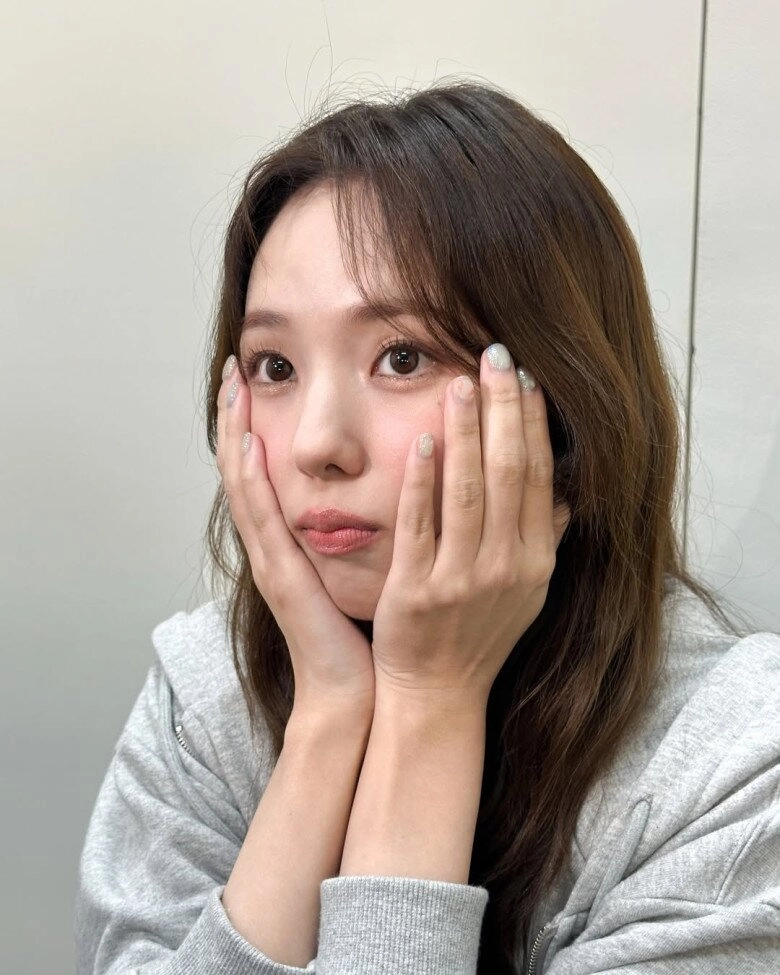 Nữ diễn viên vượt mặt song hye kyo thành mỹ nhân đẹp nhất hàn quốc 2025 luôn tẩy trang 2 lần áp dụng bài tập massage vỏn vẹn vài phút - 2