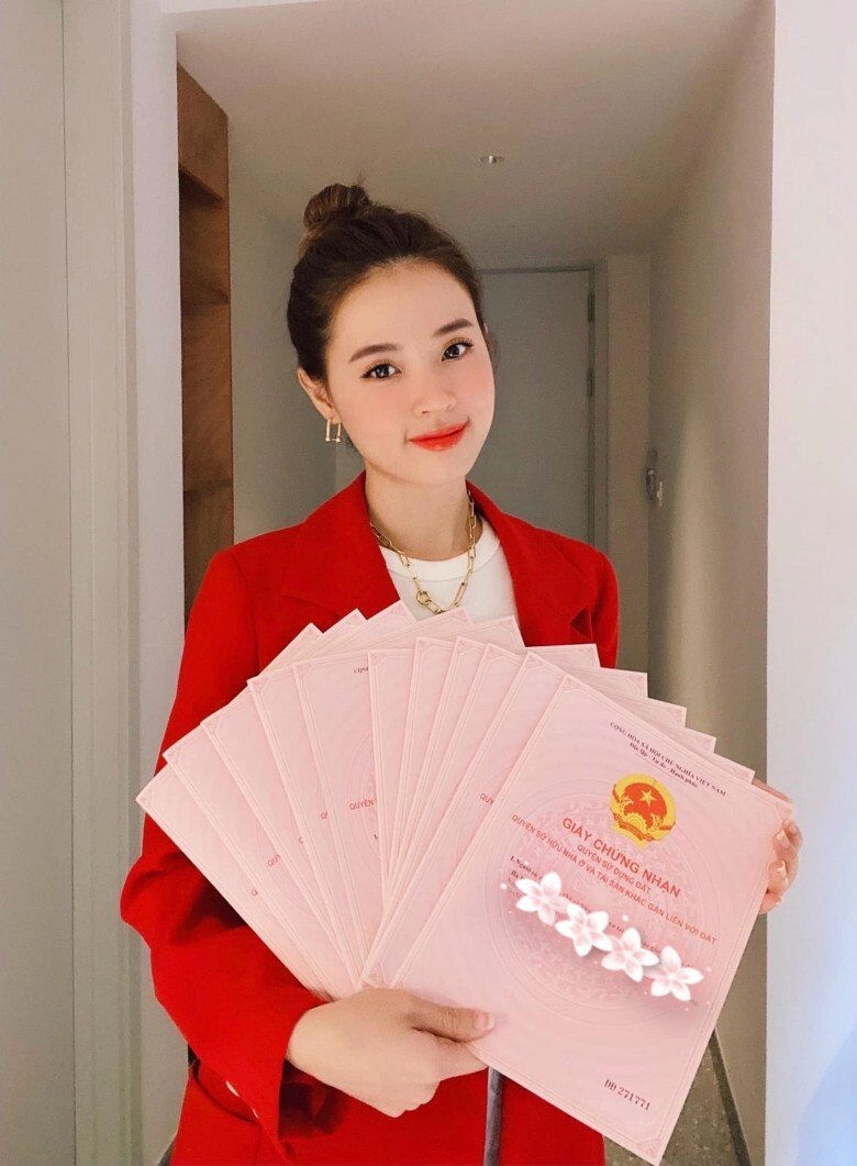 Nữ giảng viên nhiều sổ đất nhất vbiz có nhan sắc xinh đẹp như tiên đi làm mỗi ngày một bộ không trùng lặp - 1