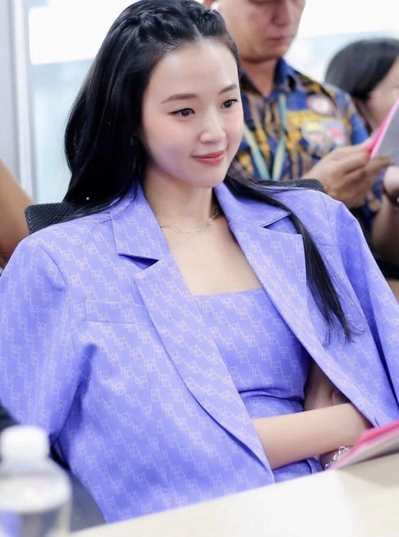 Nữ giảng viên nhiều sổ đất nhất vbiz có nhan sắc xinh đẹp như tiên đi làm mỗi ngày một bộ không trùng lặp - 2