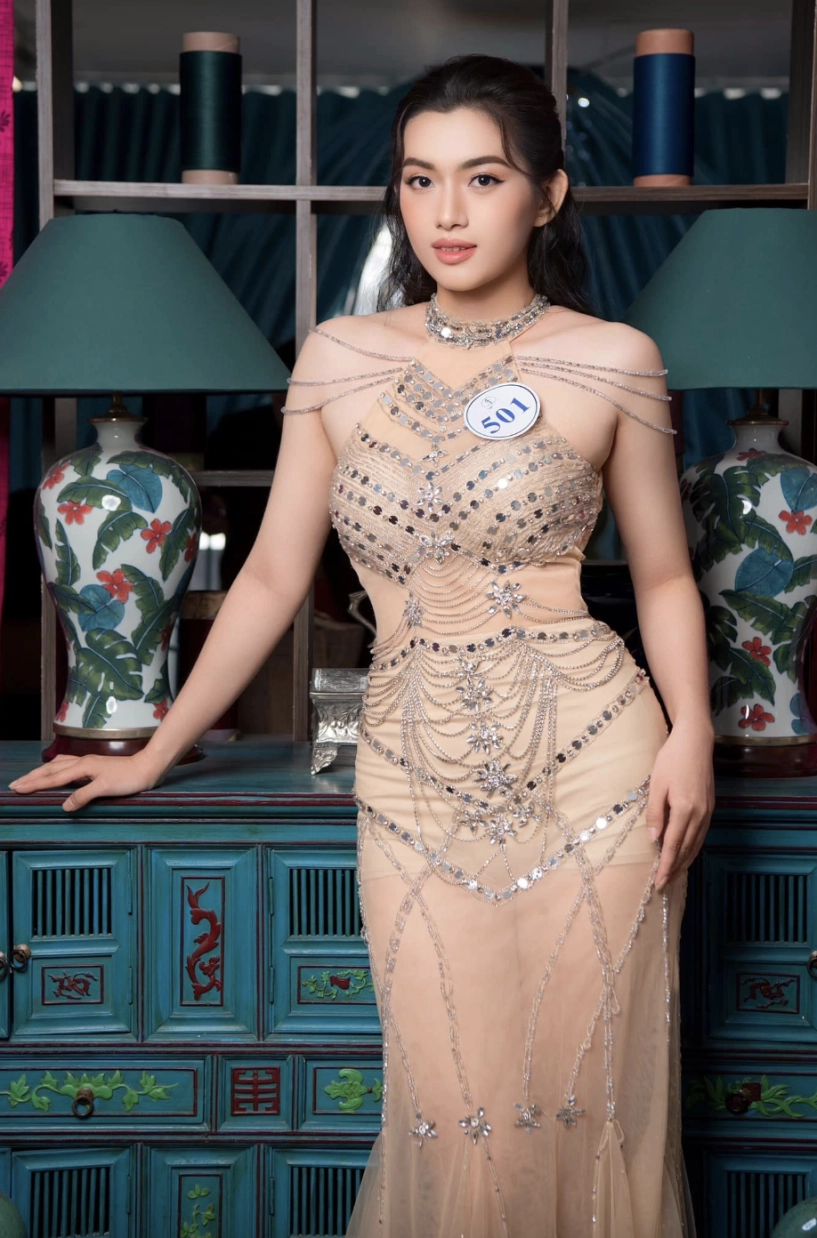 Nữ hạ sĩ quê đồng nai thuộc khối biệt động sài gòn gây sốt khi diễu binh nhan sắc đời thực thế nào - 8