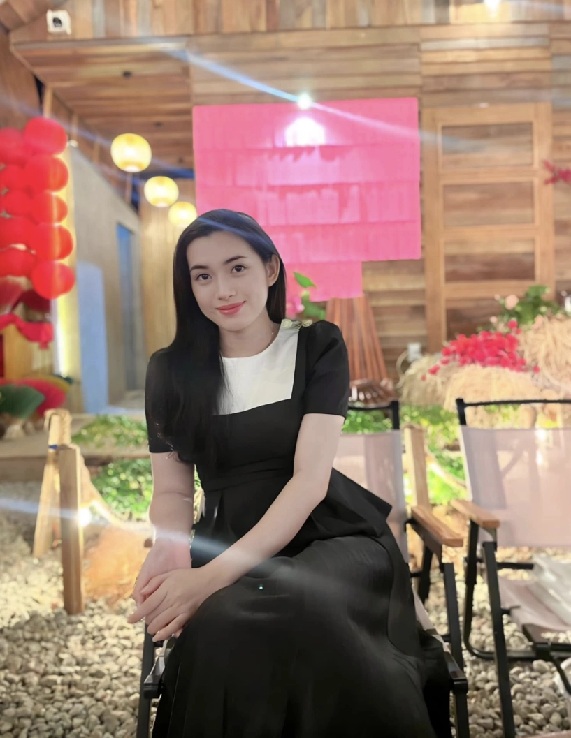 Nữ hạ sĩ quê đồng nai thuộc khối biệt động sài gòn gây sốt khi diễu binh nhan sắc đời thực thế nào - 11