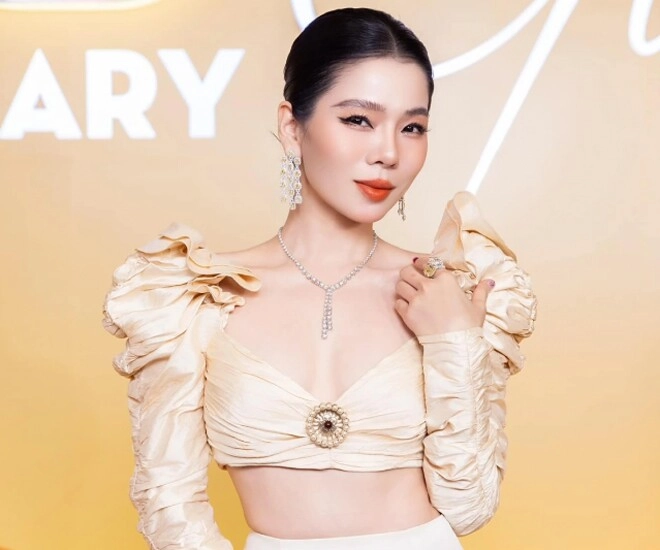 nữ hoàng phòng trà có nhà dải từ nam ra bắc với kho đồ hiệu tiền tỷ nhưng chỉ ưu ái duy nhất một mẫu túi xách - 1