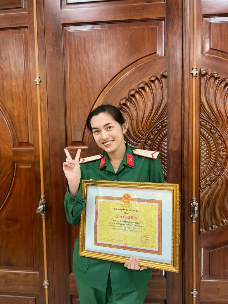 Nữ mc là hạ sĩ hiếm hoi tham gia diễu binh 29 từng thi hoa hậu việt nam viết đơn tình nguyện nhập ngũ - 10