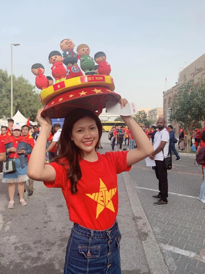 Nữ mc mặc bikini dẫn world cup từng gây nghẽn sóng nhà đài cuộc sống như mơ sau khi bất ngờ lấy chồng - 7