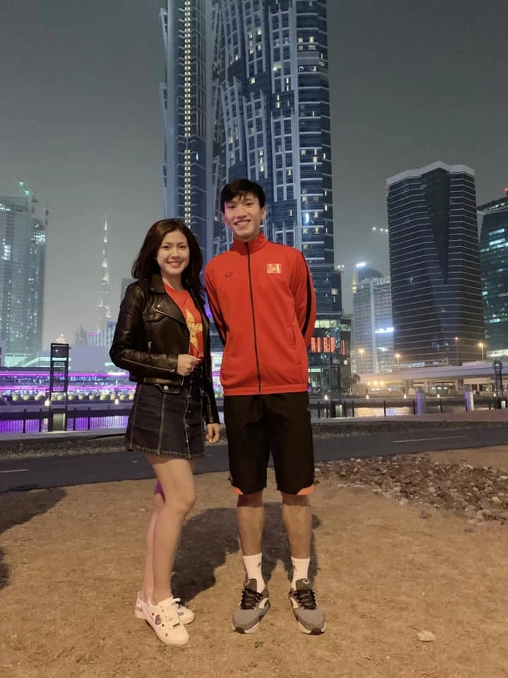 Nữ mc mặc bikini dẫn world cup từng gây nghẽn sóng nhà đài cuộc sống như mơ sau khi bất ngờ lấy chồng - 8
