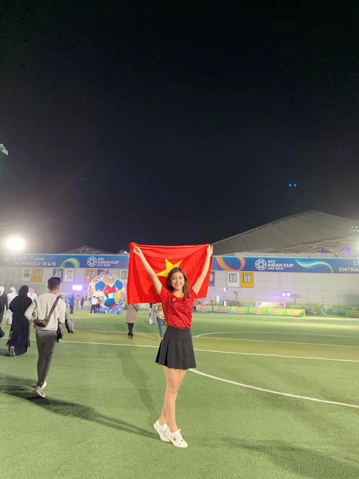 Nữ mc mặc bikini dẫn world cup từng gây nghẽn sóng nhà đài cuộc sống như mơ sau khi bất ngờ lấy chồng - 9