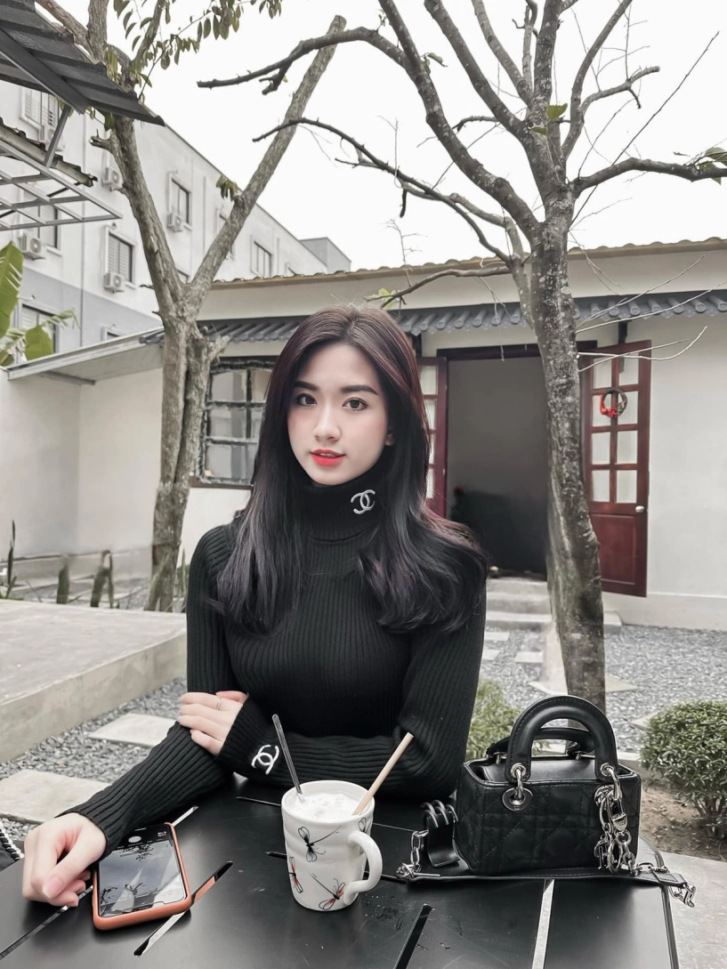 Nữ mc nghệ an sở hữu tên lạ gây sốt với visual vạn người mê - 9