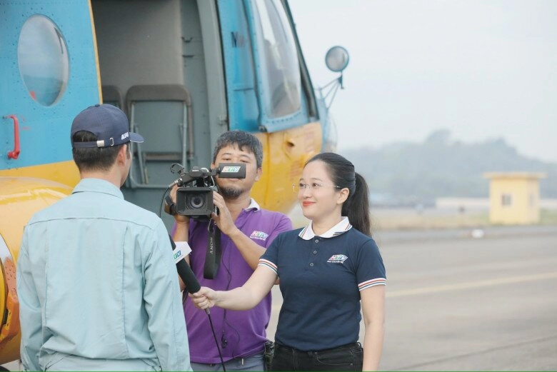 Nữ mc tác nghiệp trên trực thăng không quân hút gần triệu view là thạc sĩ văn hóa vợ của hoàng tử xiếc - 2