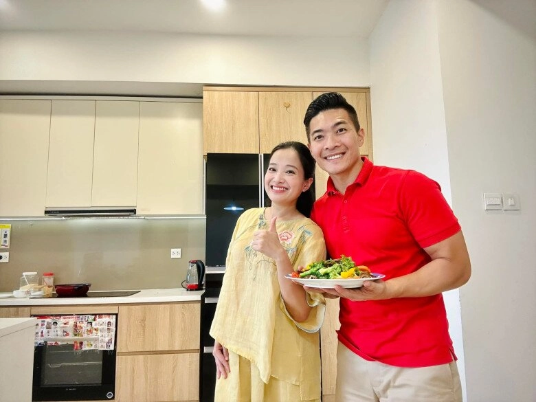 Nữ mc tác nghiệp trên trực thăng không quân hút gần triệu view là thạc sĩ văn hóa vợ của hoàng tử xiếc - 8