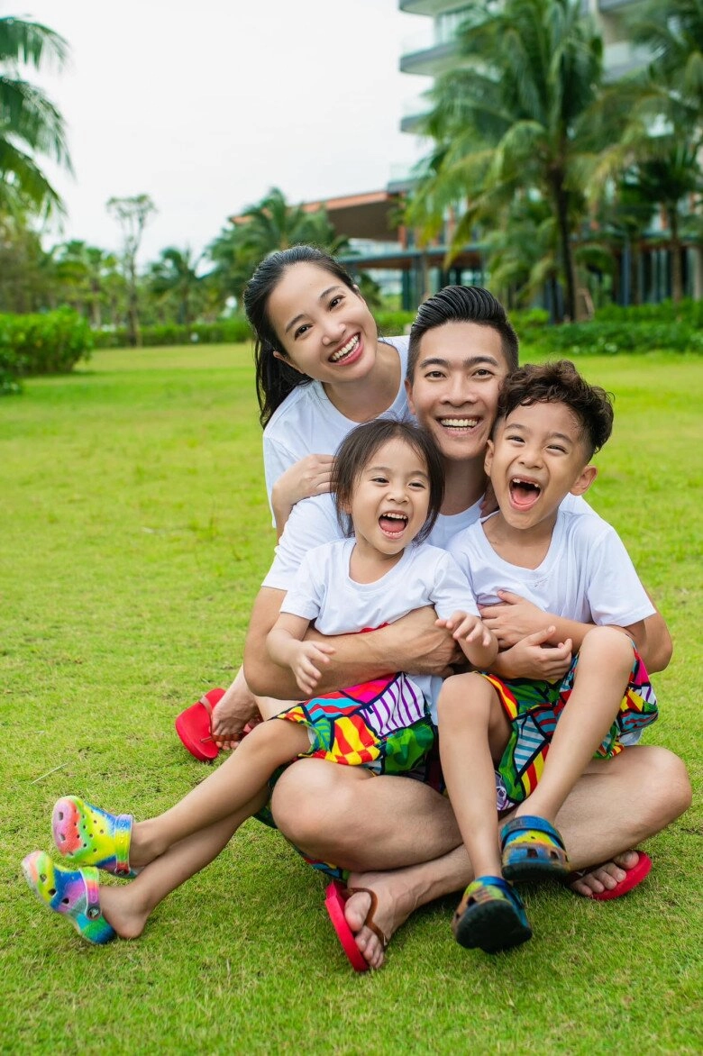 Nữ mc tác nghiệp trên trực thăng không quân hút gần triệu view là thạc sĩ văn hóa vợ của hoàng tử xiếc - 10