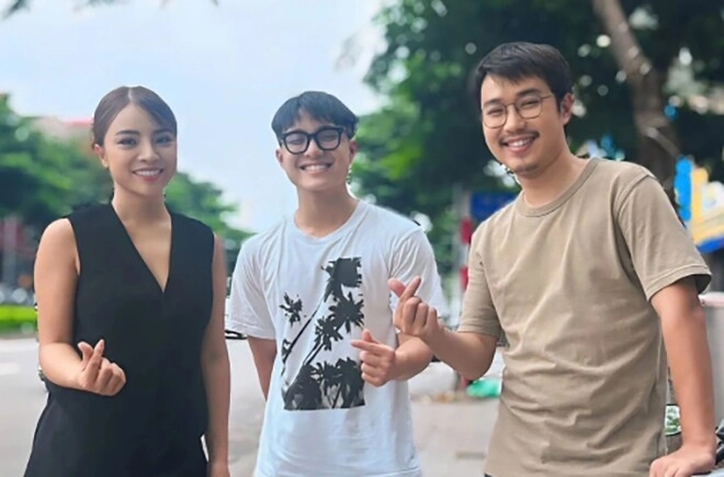 Nữ mc vtv lọt thỏm giữa dàn chiến sĩ tập luyện cho nhiệm vụ a80 có con trai 2k5 nổi tiếng rần rần trên mạng - 8