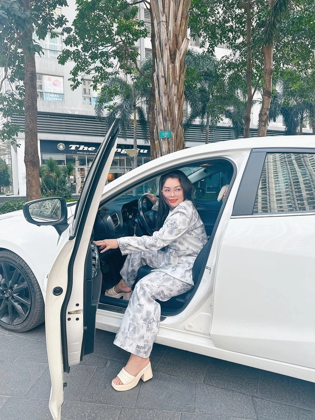 Nữ nghệ sĩ nổi tiếng làng hài đất bắc đã lên chức bà ngoại nhưng nhan sắc vẫn chặt đẹp con gái - 2