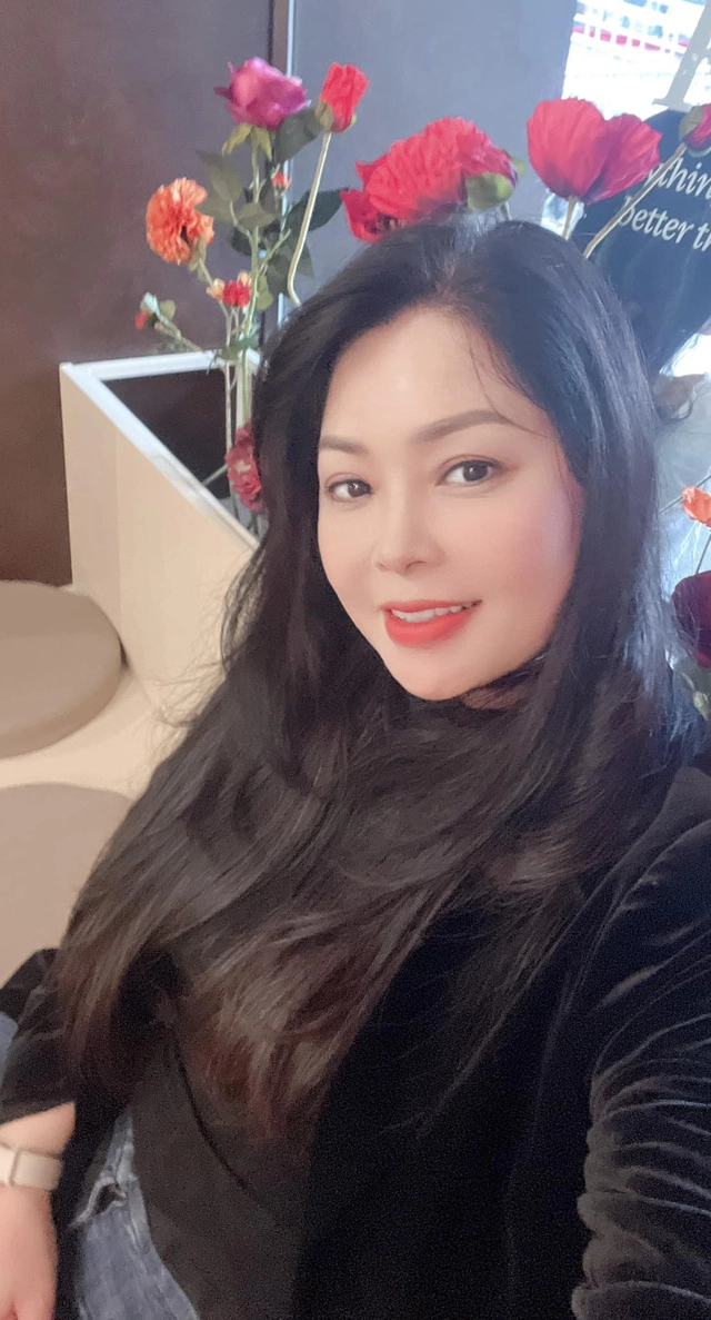 Nữ nghệ sĩ nổi tiếng làng hài đất bắc đã lên chức bà ngoại nhưng nhan sắc vẫn chặt đẹp con gái - 3