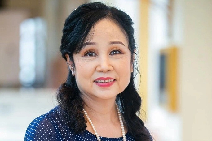 Nữ nsnd mang hàm đại tá làm tới chức giám đốc nhà hát sống viên mãn bên trùm vai đểu cùng quân hàm - 1
