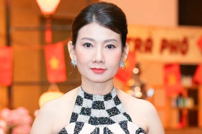 Nữ nsưt là đệ nhất mỹ nhân sài thành nhận cát xê 2000 usd khi mới 16 tuổi đẹp không kém hoa hậu u40 toàn mặc khoét sâu khoe dáng đẫy đà - 3