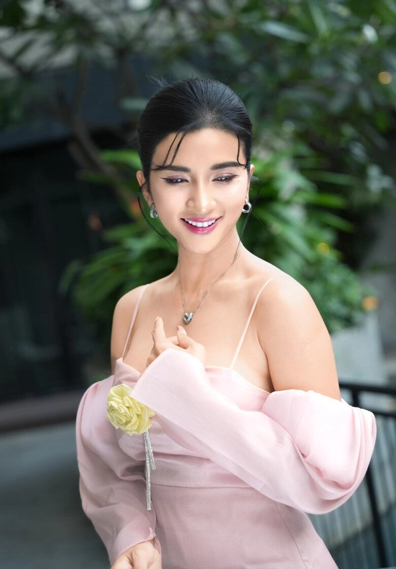 Nữ nsưt mang tiếng tẩy trắng cho vợ quý bình ngoài đời đồng cảnh làm mẹ đơn thân từng khổ vì là người thứ 3 - 8