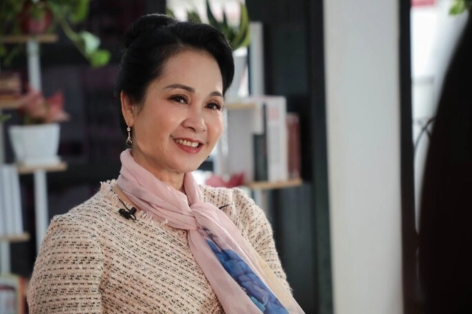 Nữ phát thanh viên đầu tiên của ban thời sự vtv hạnh phúc bên chồng tiến sĩ hóa học dù không có con chung - 2