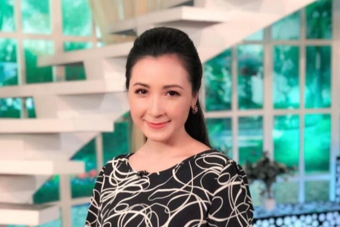 Nữ phát thanh viên đầu tiên của ban thời sự vtv hạnh phúc bên chồng tiến sĩ hóa học dù không có con chung - 4