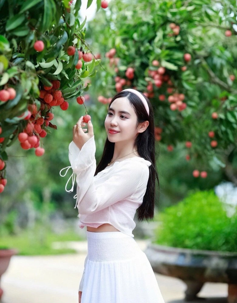 Nữ phóng viên người lào đẹp như hoa hậu tác nghiệp diễu binh từ chối du học mỹ nhận học bổng thạc sĩ tại việt nam - 15