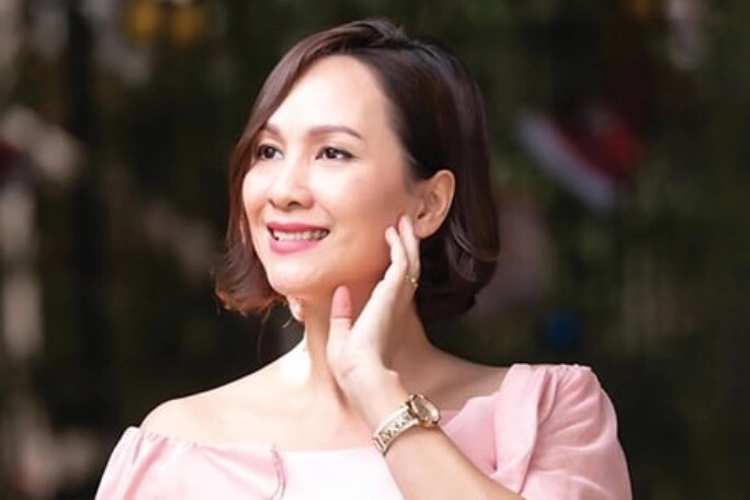 Nữ sĩ quan được phong nsưt thượng tá hát được 10 thứ tiếng có hậu duệ như tài tử nhưng không nối nghiệp mẹ - 1