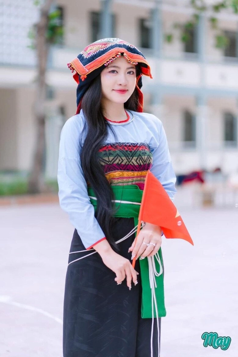 Nữ sinh dân tộc thái gây bão mạng với vẻ đẹp trong trẻo như nàng thơ là thủ khoa khối c00 - 4