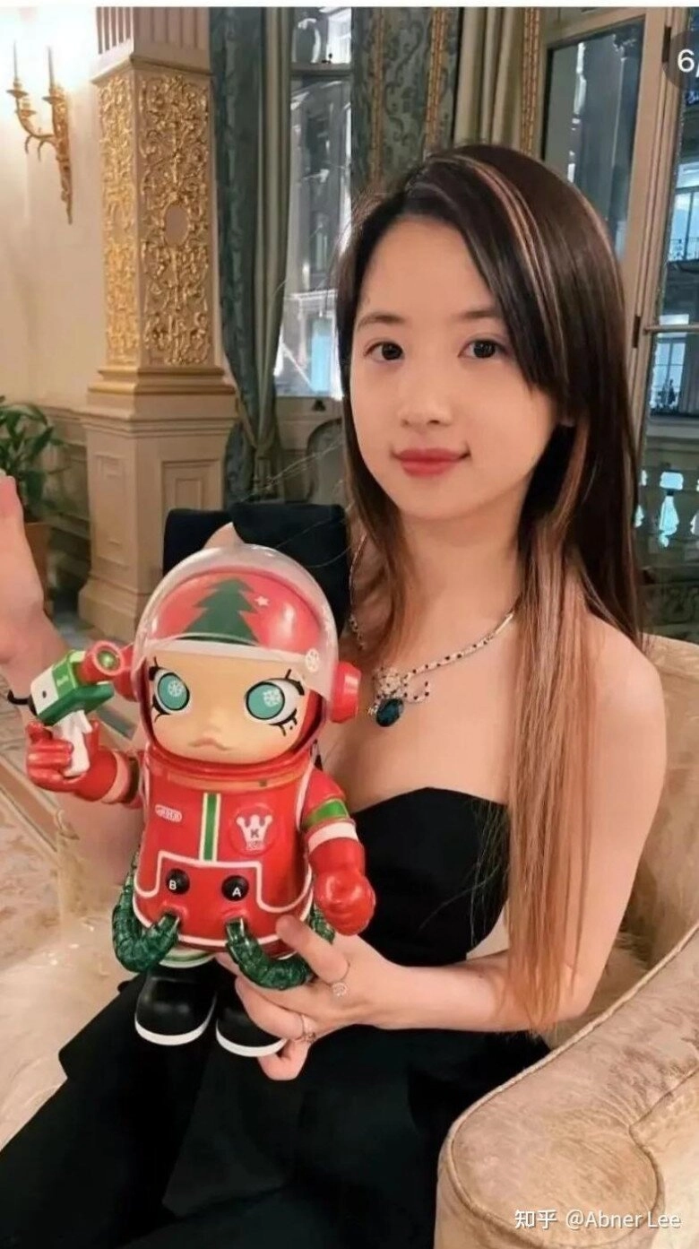 Nữ tiến sĩ toán học bị bạo lực mạng vì nhan sắc quá xinh đẹp ăn mặc thời thượng chẳng kém giới thượng lưu - 4