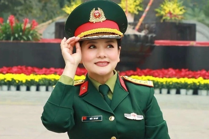 Nữ trung tá quân đội là nsnd xinh đẹp như hoa hậu chia tay bạn đời doanh nhân khi con gái mới lọt lòng - 1