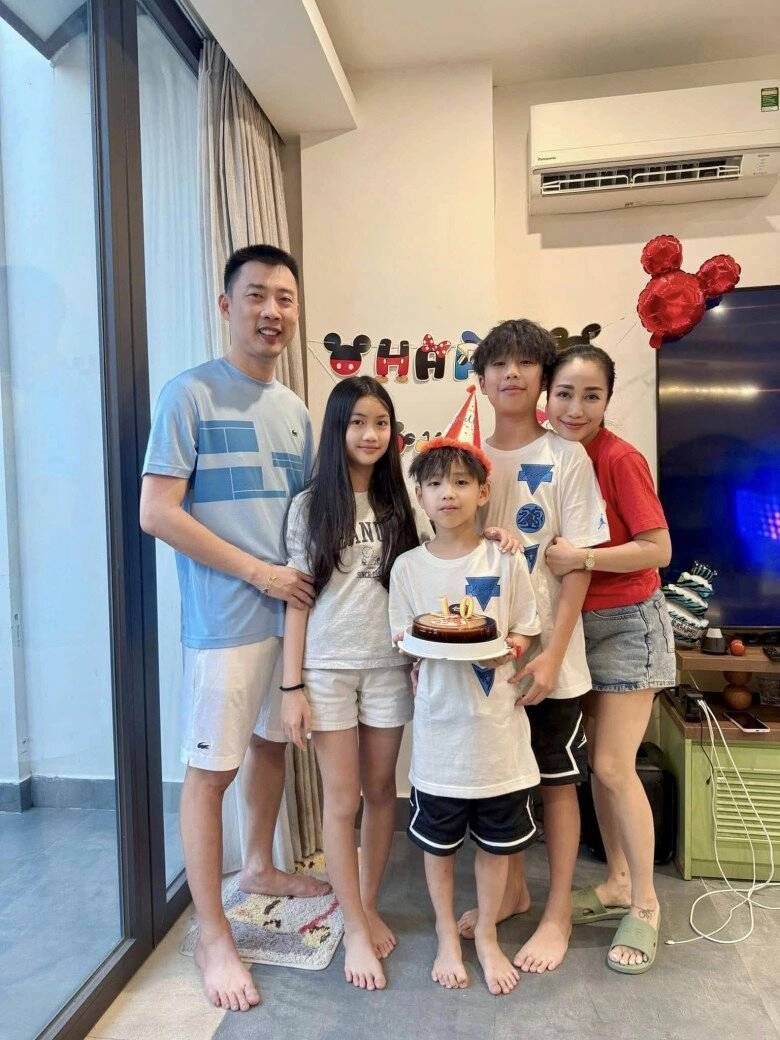 Ốc thanh vân nhận phản ứng trái chiều khi hôn con trai đã lớn chia sẻ nguyên tắc của 2 vợ chồng khi về việt nam - 3